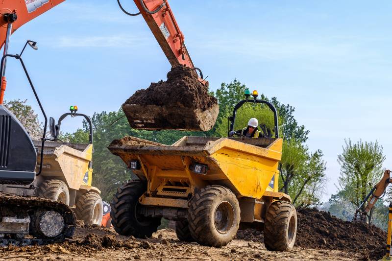 Dumper avec mini pelle location à Yvetot